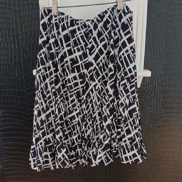 dressbarn Dresses & Skirts - dressbarn Black and White A-Line Skirt